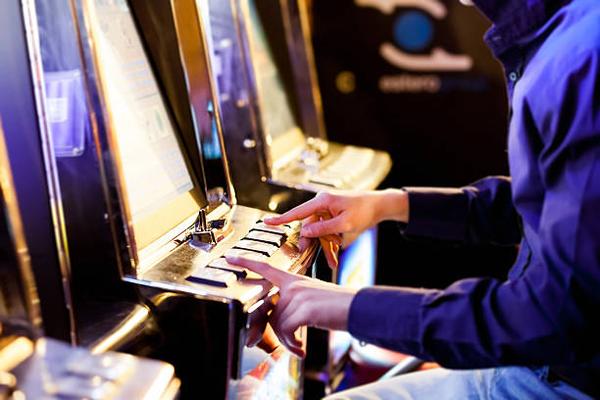 Explore Baccarat and Poker Tables at เว็บคาสิโนออนไลน์ for Card Players